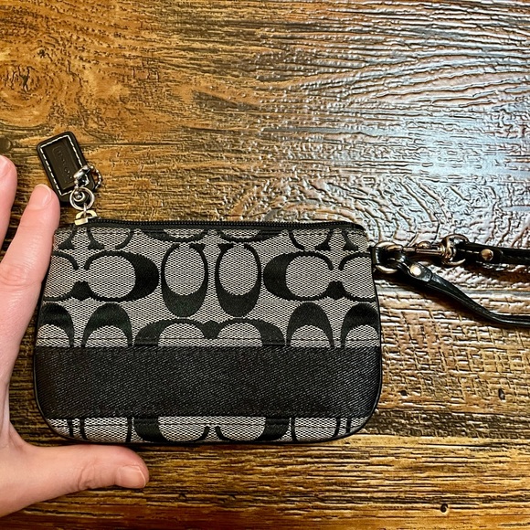 Coach coin purse/wristlet - Picture 3 of 3